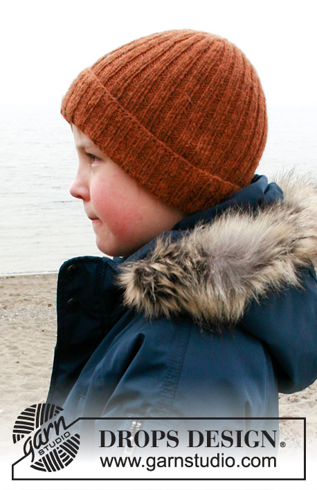 Pumpkin Patch Hat / DROPS Children 40-36 - Gorro para criança tricotado em canelado, em DROPS Sky. Tamanhos: 2 ao 12 anos.
