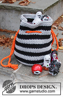 Spooky Stripes Bag / DROPS Children 44-12 - Heklaður nammipoki / taska úr DROPS Paris. Stykkið er heklað í hring með röndum. Þema: Halloween.
