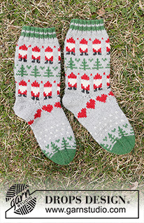Christmas Time Socks / DROPS Children 44-20 - Knitted socks for children in DROPS Karisma. The piece is worked top down with colored pattern Santa, Christmas tree and heart. Sizes 24-43 = US 8-12 1/2. Theme: Christmas.