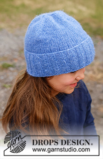 Soft Sky / DROPS Children 44-7 - Knitted hat for children in DROPS Air. The piece is worked bottom up in stockinette stitch. Sizes 2 to 12 years.