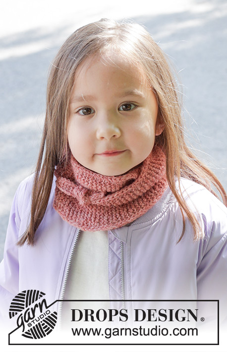 Pretty Peach Shawl / DROPS Children 47-22 - Stickad sjal / scarf till barn i DROPS Sky. Arbetet stickas i sidled i rätstickning.