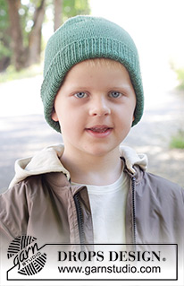 Forest Wander Hat / DROPS Children 47-25 - Bonnet tricoté pour enfant en DROPS Merino Extra Fine. Se tricote de bas en haut en jersey, avec revers. Du 2 au 12 ans.