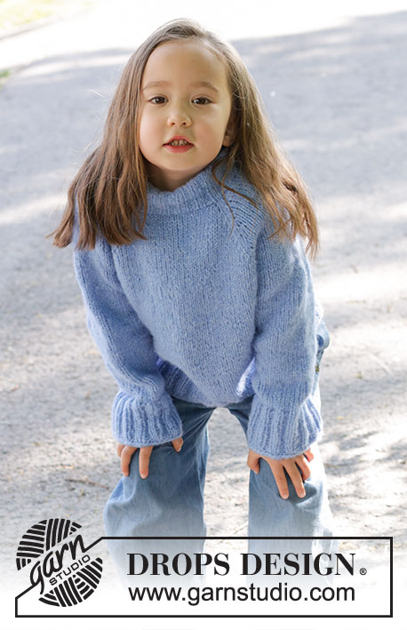 Little Cloud Blue Sweater / DROPS Children 47-4 - Pull tricoté de haut en bas pour enfant en DROPS Air. Se tricote en jersey, avec col doublé et emmanchures raglan. Du 2 au 12 ans.