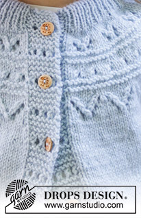 Running Circles Cardigan / DROPS Children 47-7 - Gilet tricoté de haut en bas pour enfant, en DROPS Karisma. Se tricote avec empiècement arrondi, point ajouré et col doublé. Du 2 au 12 ans.