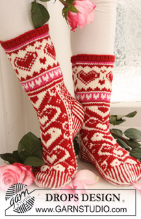 Free patterns - Weihnachtliche Socken & Hausschuhe / DROPS Extra 0-611