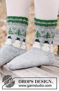 Free patterns - Weihnachtliche Socken & Hausschuhe / DROPS Children 44-21