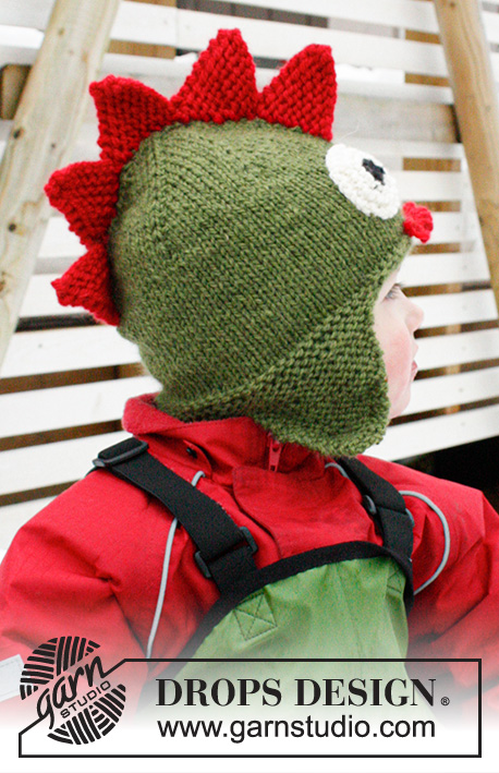 Rhaegal / DROPS Extra 0-1018 - Strikket drage lue til barn i DROPS Alaska. Arbeidet strikkes med øreklaffer. Størrelse 3 - 12 år.  