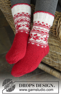 Merry & Warm / DROPS Extra 0-1051 - Knitted socks for children and adults in DROPS Karisma. Socks are worked with Nordic pattern with stars. EU size 32 - 43. Theme: Christmas