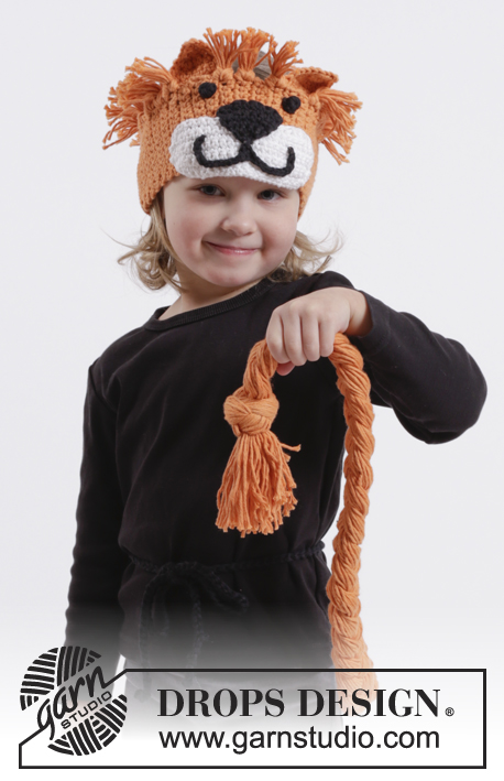 Nala / DROPS Extra 0-1076 - Banda para la cabeza en forma de león en ganchillo y cola de león trenzada para bebé y niños en DROPS Paris. Tallas: 1 – 10 años.