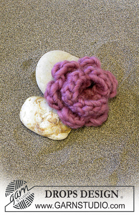 DROPS Extra 0-115 - DROPS crochet flower in Snow