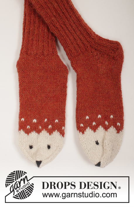 Miss Fox / DROPS Extra 0-1217 - DROPS souprava: rukavice – palčáky, čepice a ponožky s liščím vzorem pletené z příze Alpaca. Velikost: 0 měsíců – 14 let.