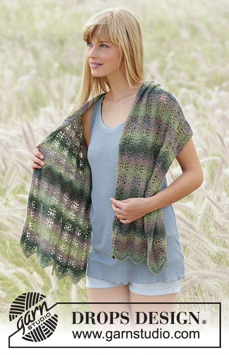 Forest Dream / DROPS Extra 0-1240 - Knitted DROPS scarf with wave pattern in ”Delight”.