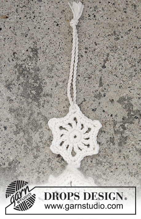 Shooting Star / DROPS Extra 0-1329 - Crochet star decoration for Christmas in DROPS Cotton Light and Kid-Silk.
