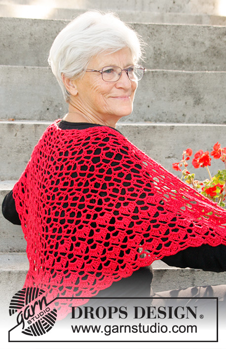 Christmas Charm / DROPS Extra 0-1333 - Crochet shawl for Christmas with lace pattern and fans in DROPS Cotton Merino.