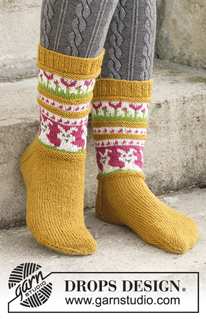 Bunny Dance / DROPS Extra 0-1371 - Strikkede sokker til Påske med flerfarget mønster, strikket ovenfra og ned i DROPS Fabel. Størrelse 35 - 43