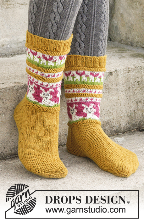 Bunny Dance / DROPS Extra 0-1371 - Strikkede sokker til Påske med flerfarget mønster, strikket ovenfra og ned i DROPS Fabel. Størrelse 35 - 43