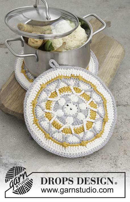 Easter Sun / DROPS Extra 0-1379 - Pot holders with stripes and textured pattern for Easter, crochet in the round in DROPS Paris.