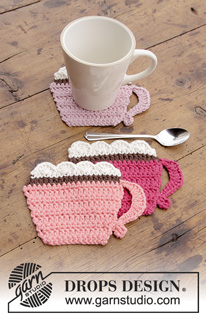 Breakfast Cupcakes / DROPS Extra 0-1384 - Crocheted coasters with cup and cupcake.
Piece is crocheted in DROPS Paris.