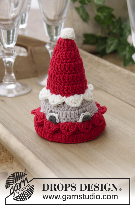 The Santa Bunch / DROPS Extra 0-1411 - Crocheted Santas for Christmas. The piece is worked in DROPS BabyMerino.