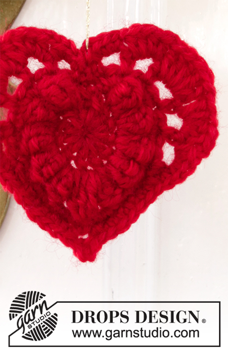 Hanging Heart / DROPS Extra 0-1447 - Crocheted heart in DROPS Merino Extra Fine. Theme: Christmas.