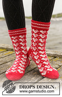 Holiday Hearts / DROPS Extra 0-1464 - Knitted socks with hearts in DROPS Fabel. The piece is worked top down with Latvian cables and Nordic pattern. Sizes 35 - 43. Theme: Christmas.