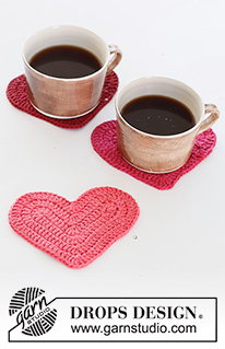 Achy Breakfasty Heart / DROPS Extra 0-1511 - Crocheted heart coasters in DROPS Paris. Theme: Christmas