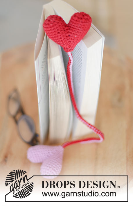 Book Lovers / DROPS Extra 0-1592 - Crocheted book mark with hearts in DROPS Merino Extra Fine.
Theme: Valentine.