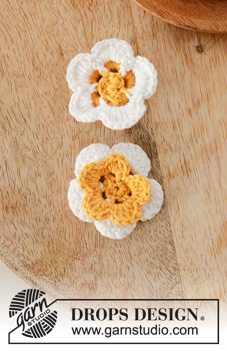 Sweet Daffodils / DROPS Extra 0-1593 - Flor a ganchillo en DROPS Safran. La pieza está elaborada en redondo, del centro hacia fuera.