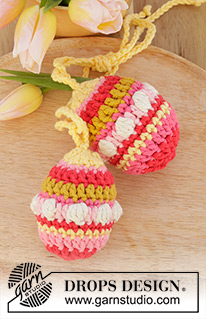 Easter Eggs / DROPS Extra 0-1599 - Crocheted decoration eggs in DROPS Paris. Piece is worked in the round top down with bobbles and stripes. Theme: Easter.