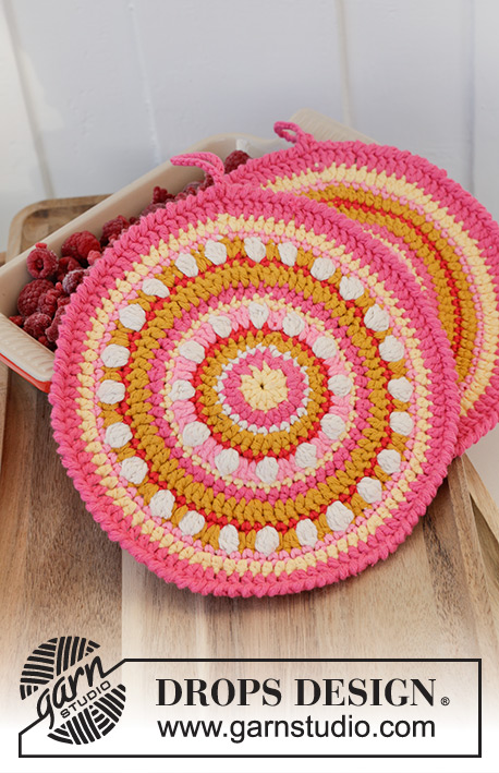 Spring Circle Potholders / DROPS Extra 0-1600 - Crocheted pot holders in DROPS Paris. Piece is worked in the round from the middle and outwards with stripes and bobbles. Theme: Easter.