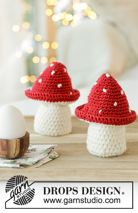Festive Toadstools / DROPS Extra 0-1602 - Crocheted mushroom egg cosy / fly agaric in DROPS Merino Extra Fine. Theme: Christmas.