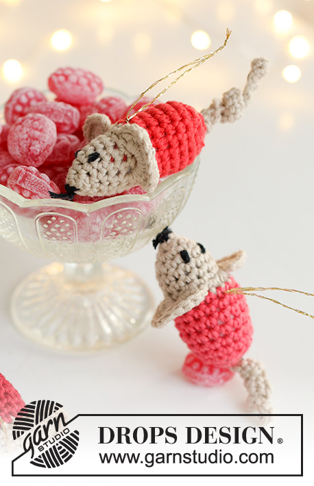 Mistletoe Mice / DROPS Extra 0-1604 - Ornamento de Natal / Ratinho crochetado em DROPS Safran. Crocheta-se em redondo, a partir do focinho até à cauda. Tema: Natal.