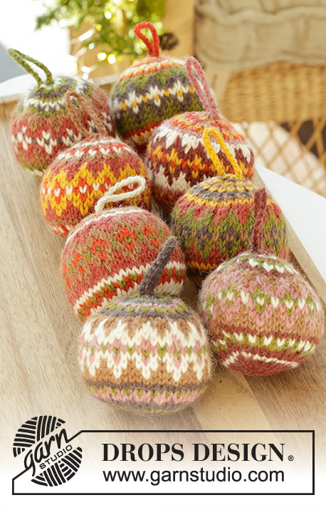 Jolly Holly Days / DROPS Extra 0-1607 - Knitted baubles in DROPS Lima. The piece is worked in the round, bottom up, with multi-coloured Nordic pattern. Theme: Christmas.