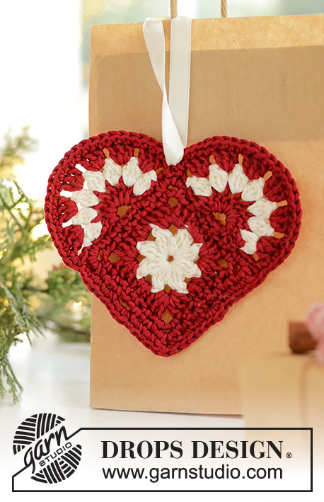 By Heart / DROPS Extra 0-1611 - Horgolt szív alakú dísz karácsonyra DROPS Muskat fonalból Téma: Karácsony