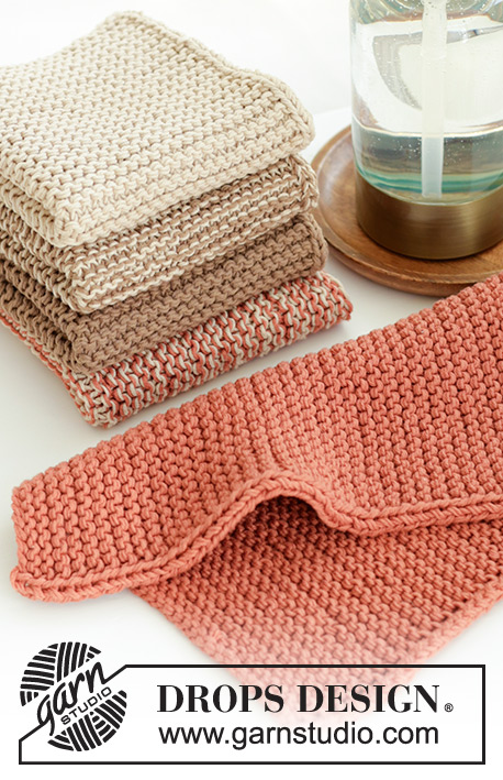 Holiday Towels / DROPS Extra 0-1615 - Paninhos tricotados com 2 fios DROPS Safran. Tricotam-se em ponto jarreteira. Tema: Natal.