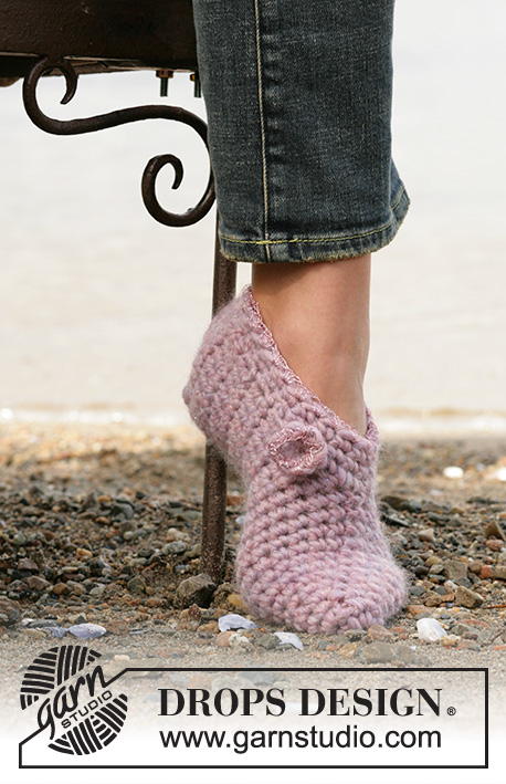 Rosenelfe / DROPS Extra 0-407 - Crochet slippers in Snow 