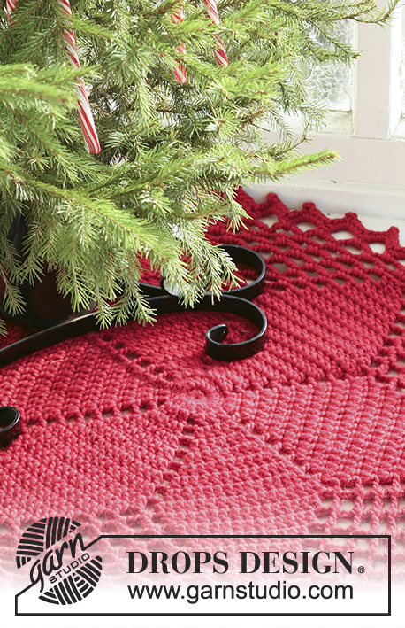 Red Star / DROPS Extra 0-526 - Crochet Christmas rug with star pattern in DROPS Snow. Theme Christmas.