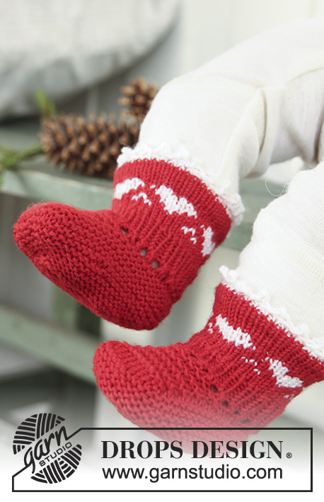 Petit Coeur / DROPS Extra 0-730 - Strikkede sokker til baby og barn i DROPS BabyMerino. Sokkene strikkes med mønster med hjerte. Størrelse 1 mnd - 4 år. Tema: Jul