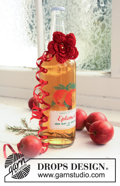 Holiday Sparkle / DROPS Extra 0-742 - Hæklet julepynt blomst i DROPS Cotton Viscose og DROPS Glitter. Tema: Jul