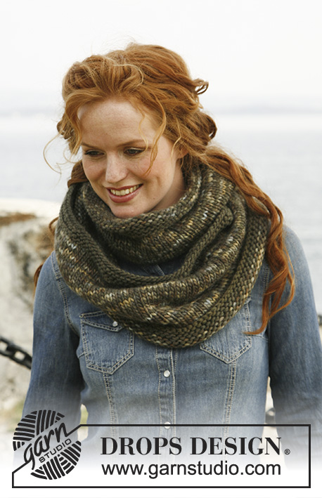 Green Tonic / DROPS Extra 0-778 - Knitted DROPS neck warmer in ”Snow”.