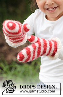 Santa Paws / DROPS Extra 0-796 - Moufles tricotées et feutrées pour enfant en DROPS Alaska et DROPS Puddel, avec rayures et bordure au crochet. Du 3 au 14 ans.