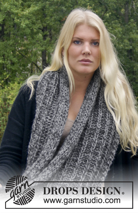 DROPS Extra 0-965 - Knitted DROPS neck warmer in ”DROPS ♥ YOU #4” or ”Nepal”.
