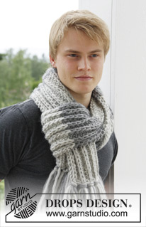 Fishtails / DROPS Extra 0-970 - Knitted scarf for men in DROPS Snow, with fringes and false fisherman’s rib variation.