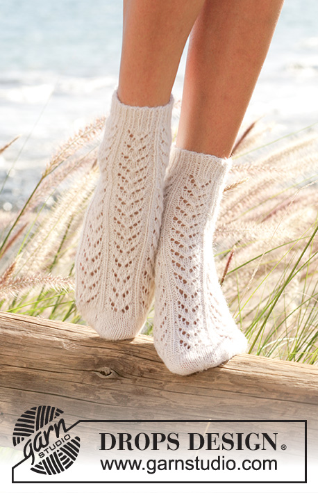 Ingrid's Socks / DROPS 100-18 - Calcetas DROPS con patrón de calados en “Alpaca”