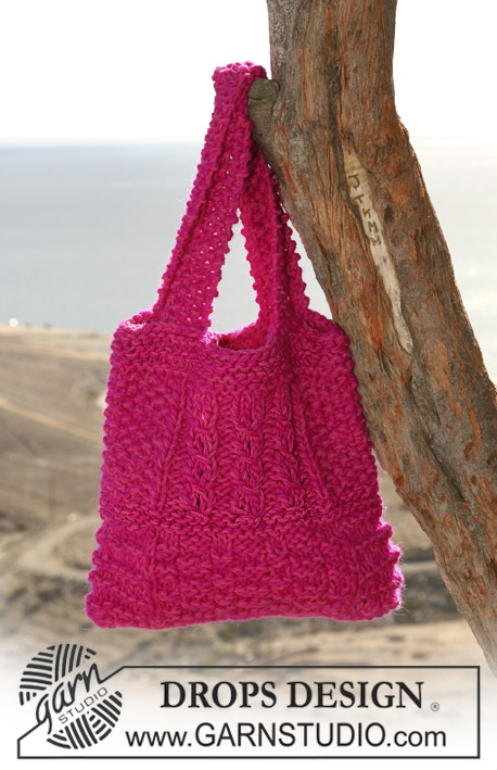 DROPS 106-15 - Knitted tote bag with textured pattern in DROPS Snow and DROPS Ice.