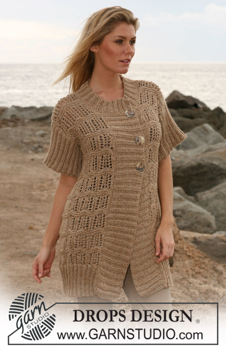DROPS 106-27 - Rozpinany sweter na drutach, z krótkim rękawem, ściegiem ażurowym i obszyciami ściągaczem, z włóczek Coton Viscose i Alpaca – od S do XXXL