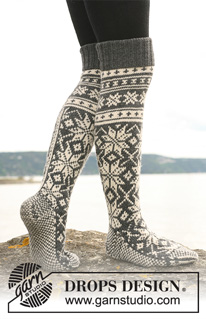 Northern Stars Socks / DROPS 110-42 - Knitted DROPS socks for men with star pattern in ”Karisma”. Yarn alternative ”Merino Extrafine”.