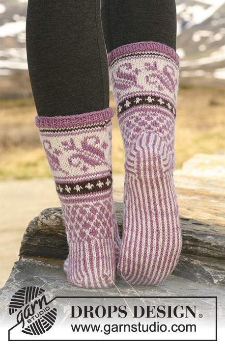 Snow Lily / DROPS 116-53 - Knitted DROPS Socks with pattern in ”Karisma”. 