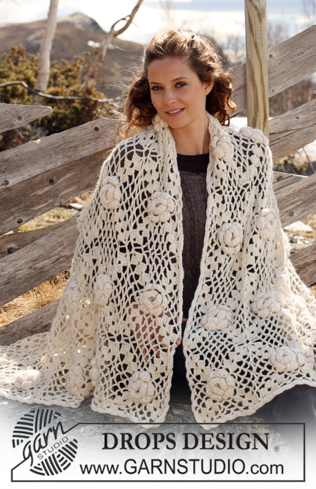 Frost Rose / DROPS 117-52 - Crochet DROPS blanket in ”Classic Alpaca” or Puna
with rosettes in ”Snow”.