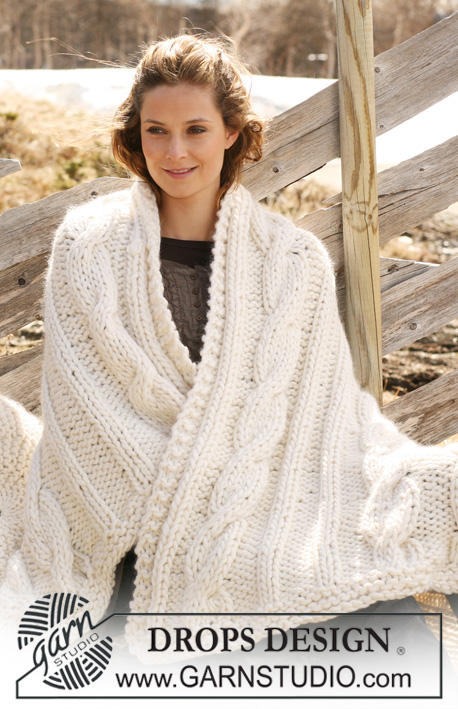 Cuddle Me / DROPS 117-55 - Knitted DROPS blanket in ”Polaris” with cables.